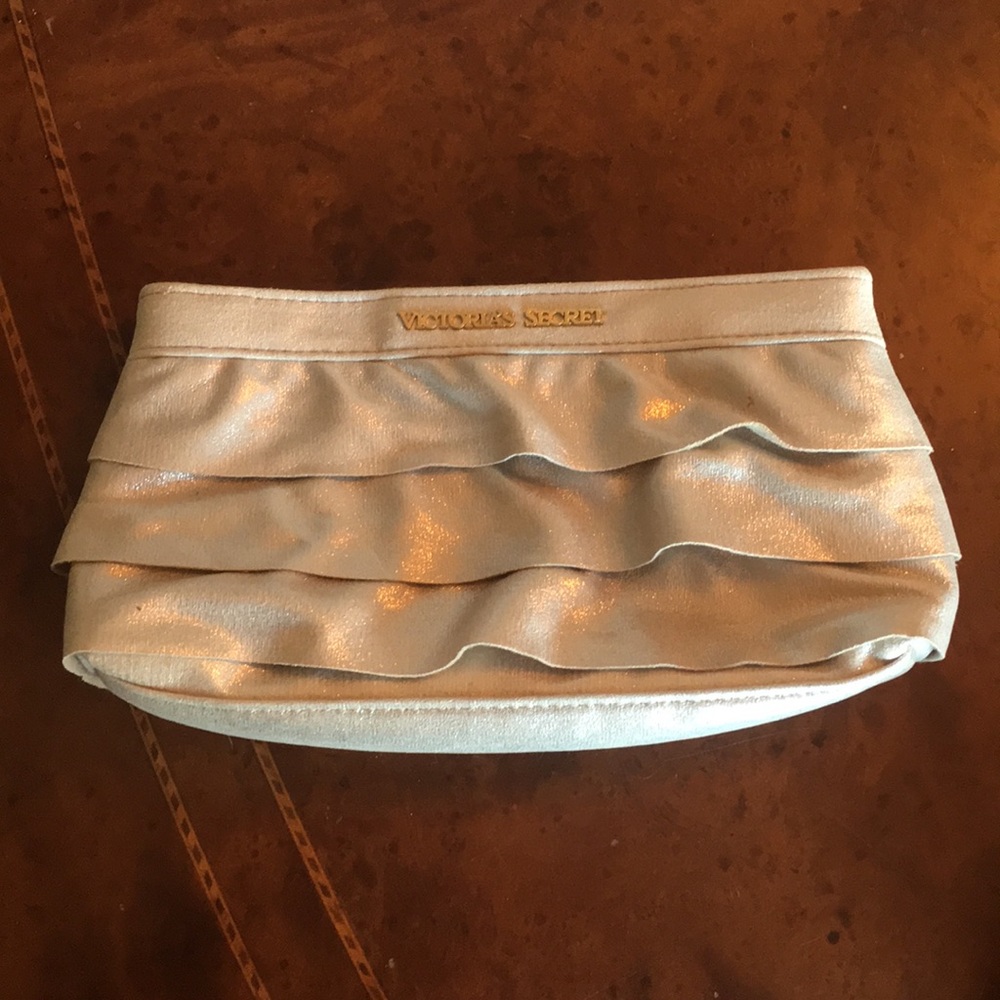 5️⃣for$25 🍋 Gold Victoria’s Secret Clutch